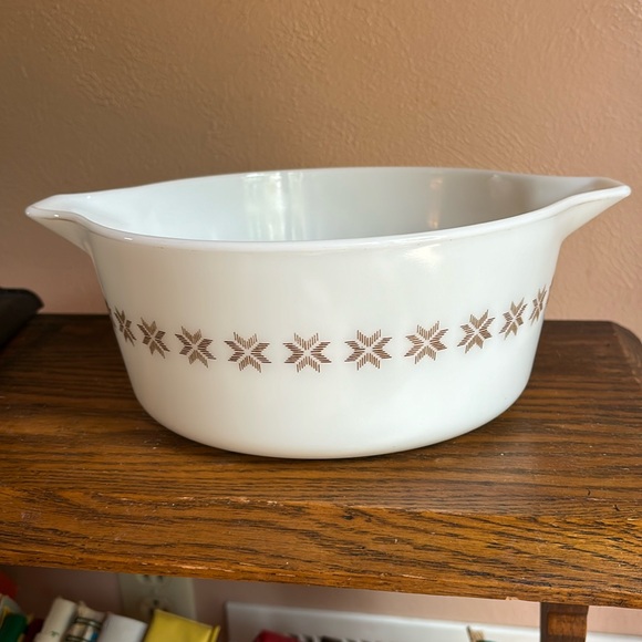 Vintage Pyrex Town and Country Casserole Dish - Picture 7 of 7